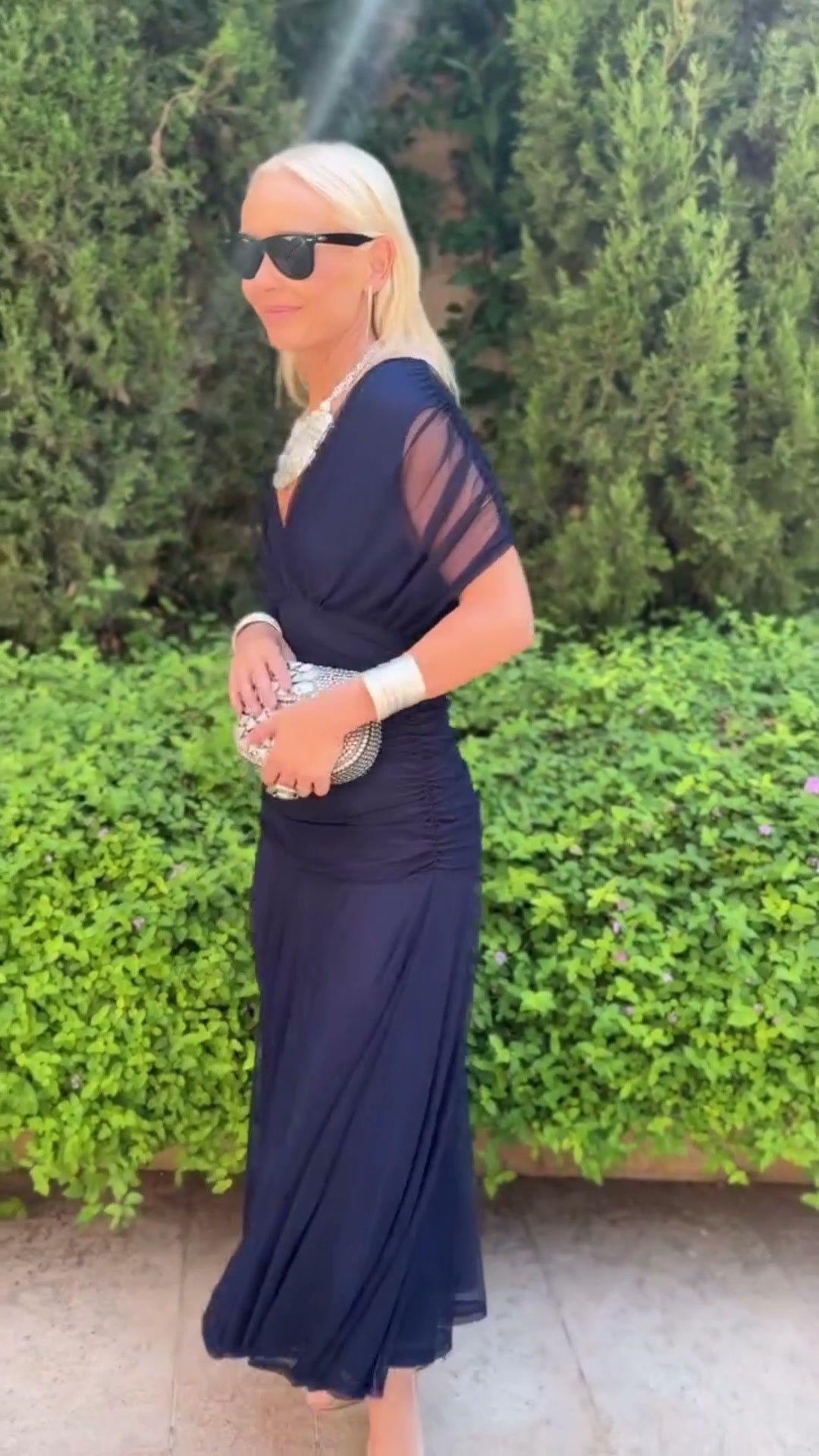 Avery - Robe Bleue Élégante