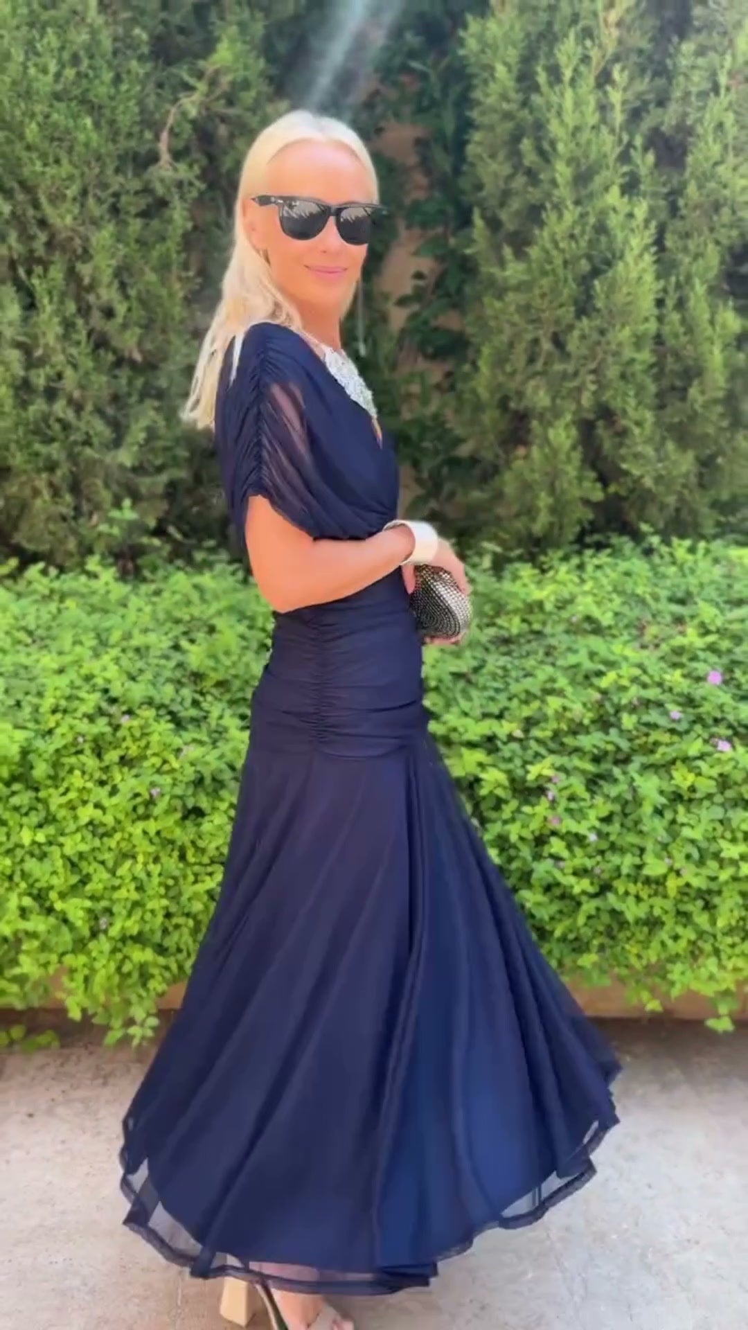 Avery - Robe Bleue Élégante