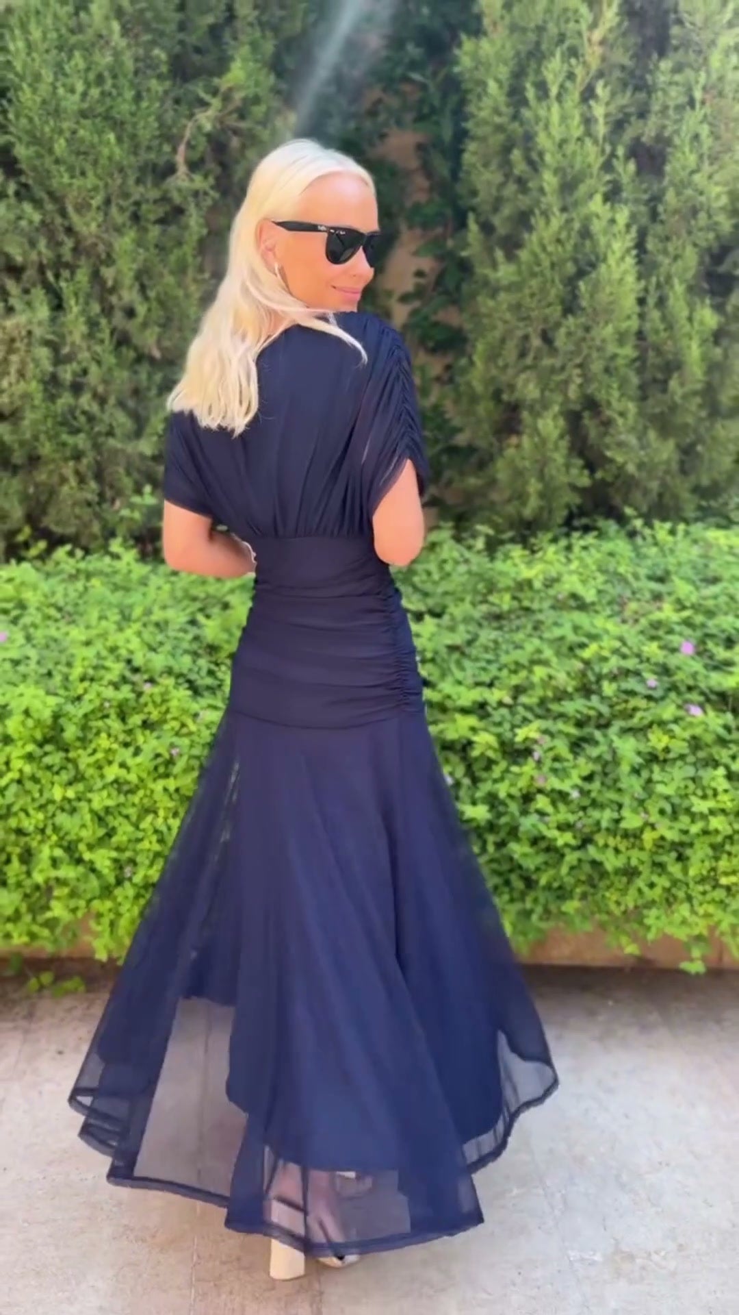 Avery - Robe Bleue Élégante