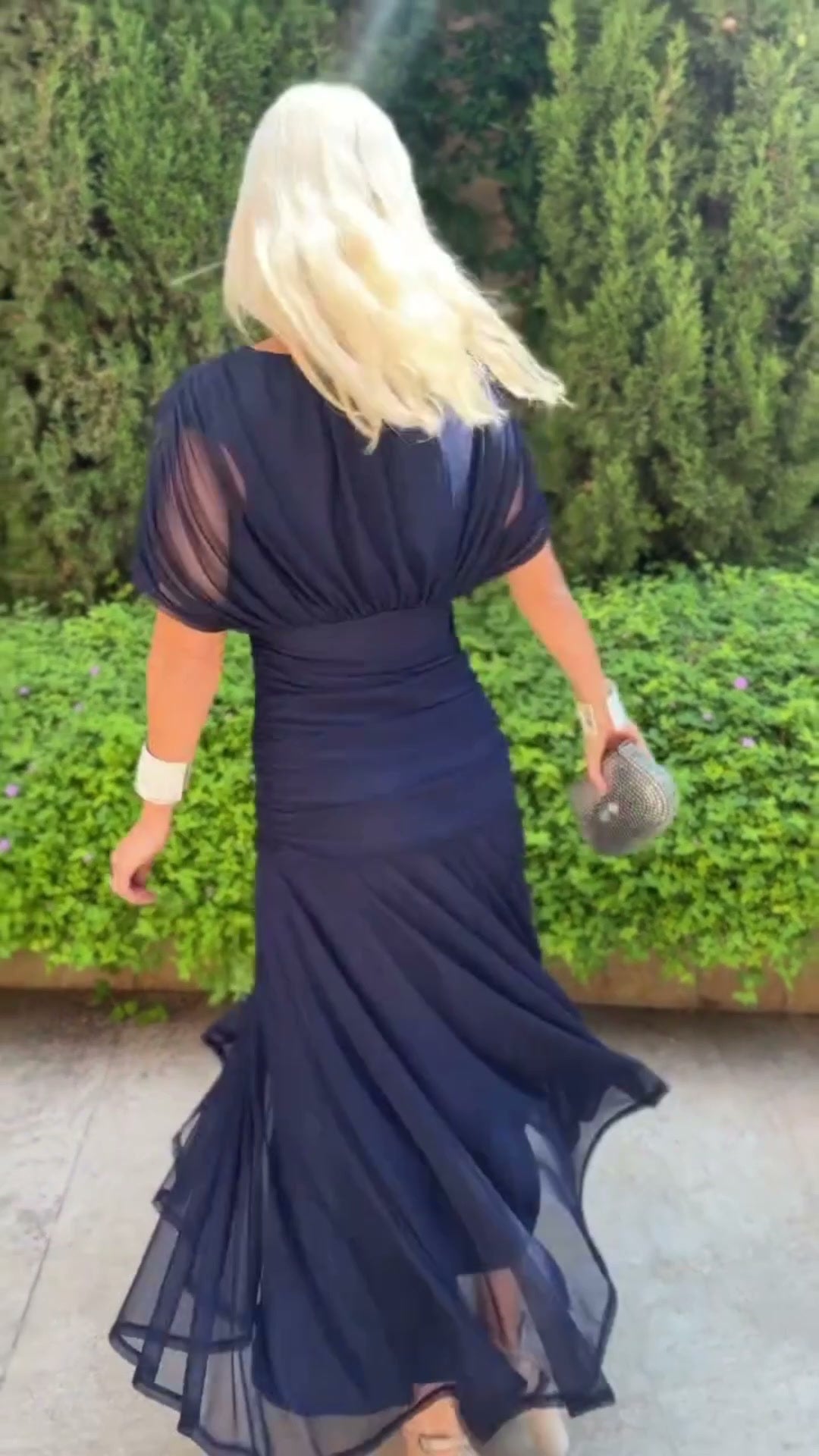 Avery - Robe Bleue Élégante
